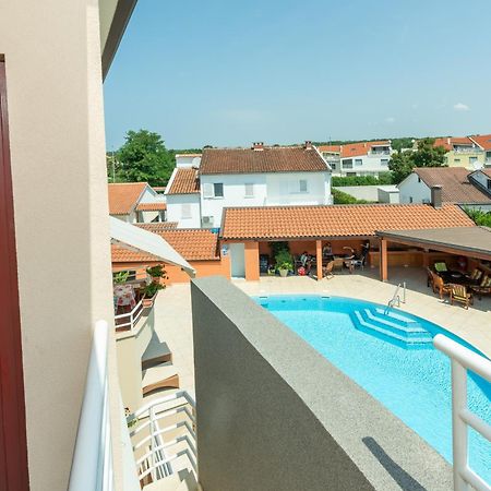 Apartment Complex Irena With Pool Poreč Exterior foto