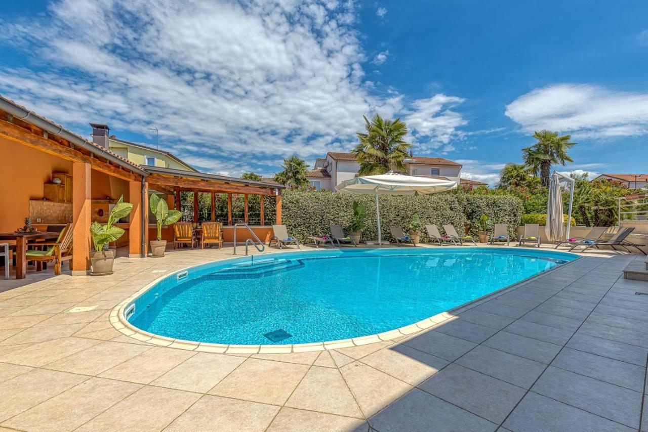 Apartment Complex Irena With Pool Poreč Exterior foto
