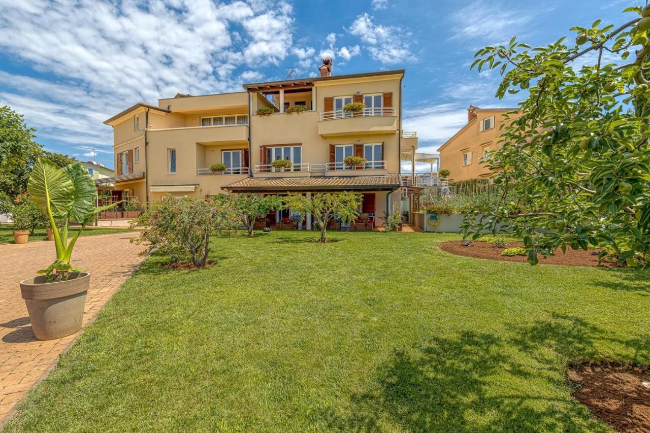 Apartment Complex Irena With Pool Poreč Exterior foto